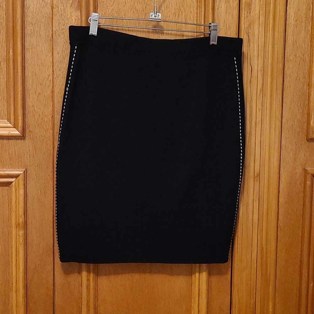 Escada skirt above the knee